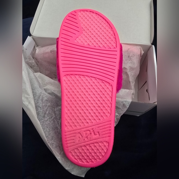 NIB! APL, Women's Sherling Slide, Neon Pink, Size 8, MSRP $195 - Picture 6 of 8